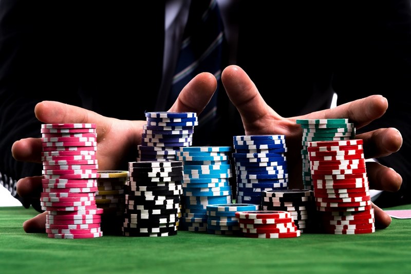 Bạn không nên Rejam Poker khi nhận thấy Stack nhỏ