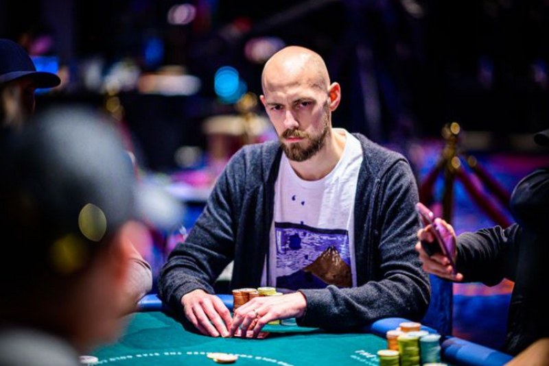 Stephen Chidwick mang đến sàn Poker cách thi đấu chuyên nghiệp